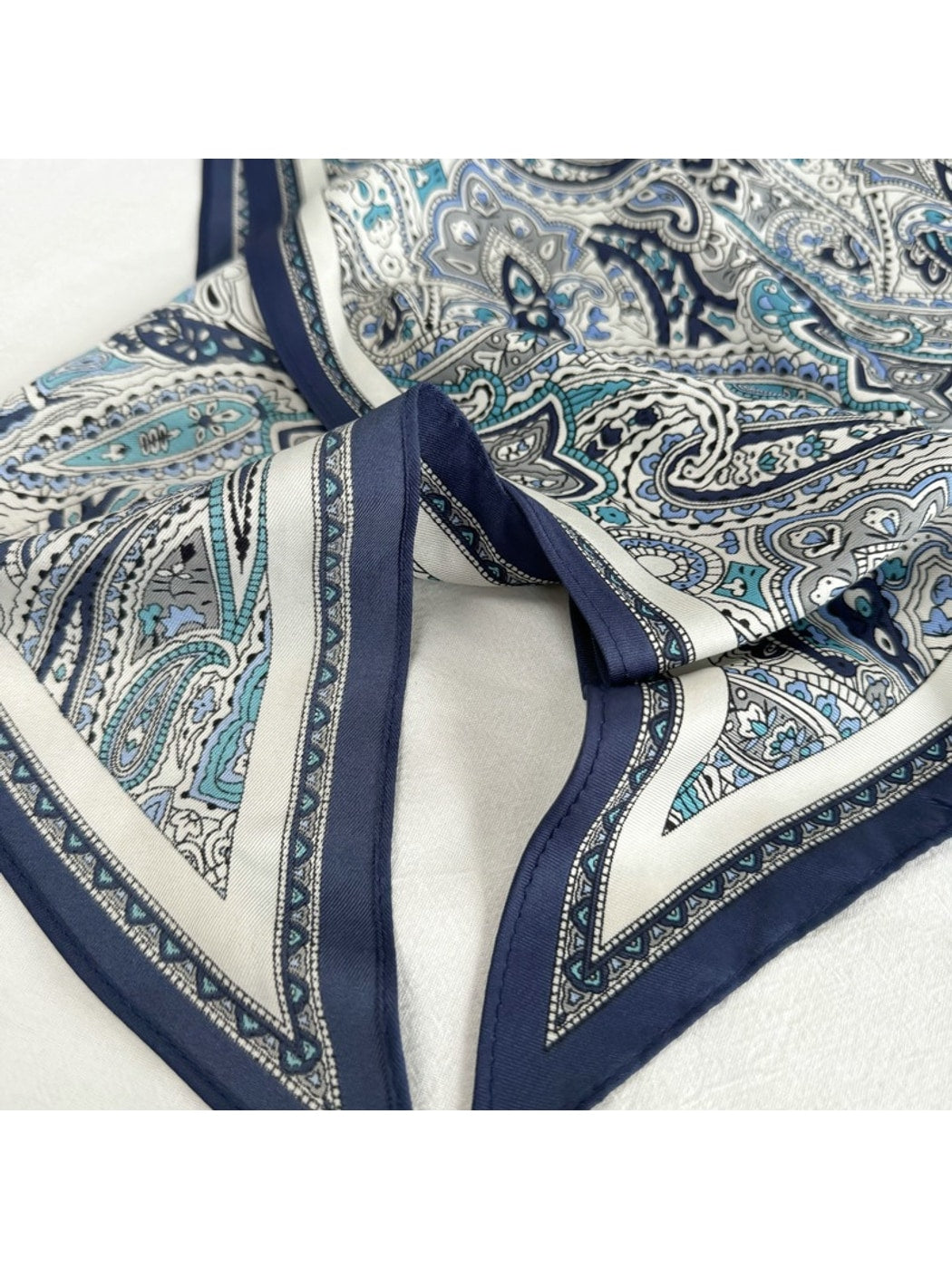 Scarvii - Simple Patterned Triangle Scarf