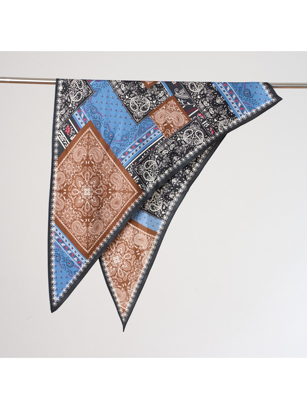 Scarvii - Retro Border Print Fashion Triangle Bandana