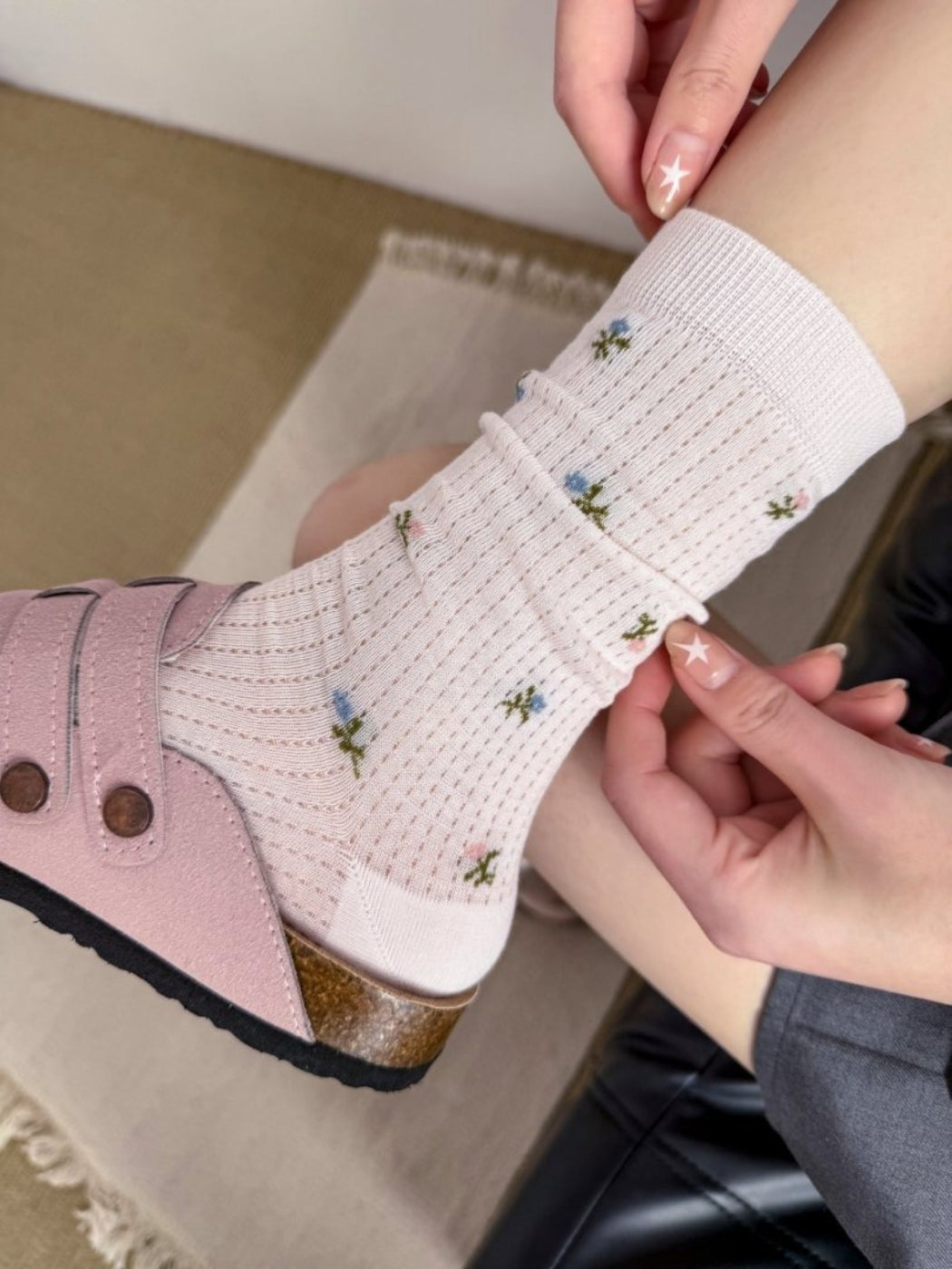 Rufia - Dainty Floral Hollow Knit Crew Socks