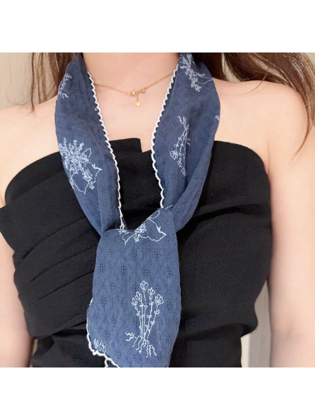 Scarvii - Floral Print Slim Neck Scarf