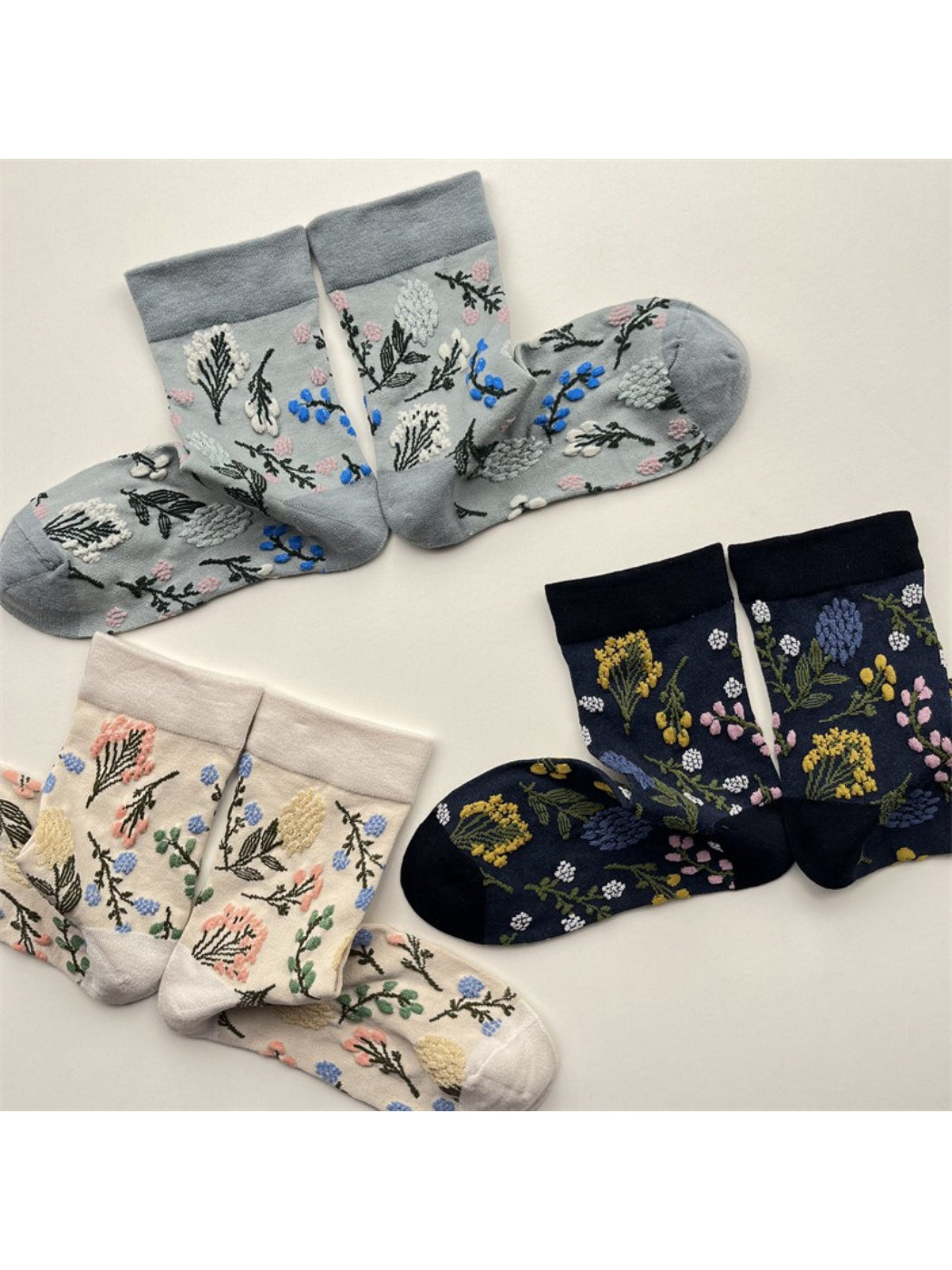 Rufia - Vintage Floral Embroidered Mid-Calf Socks