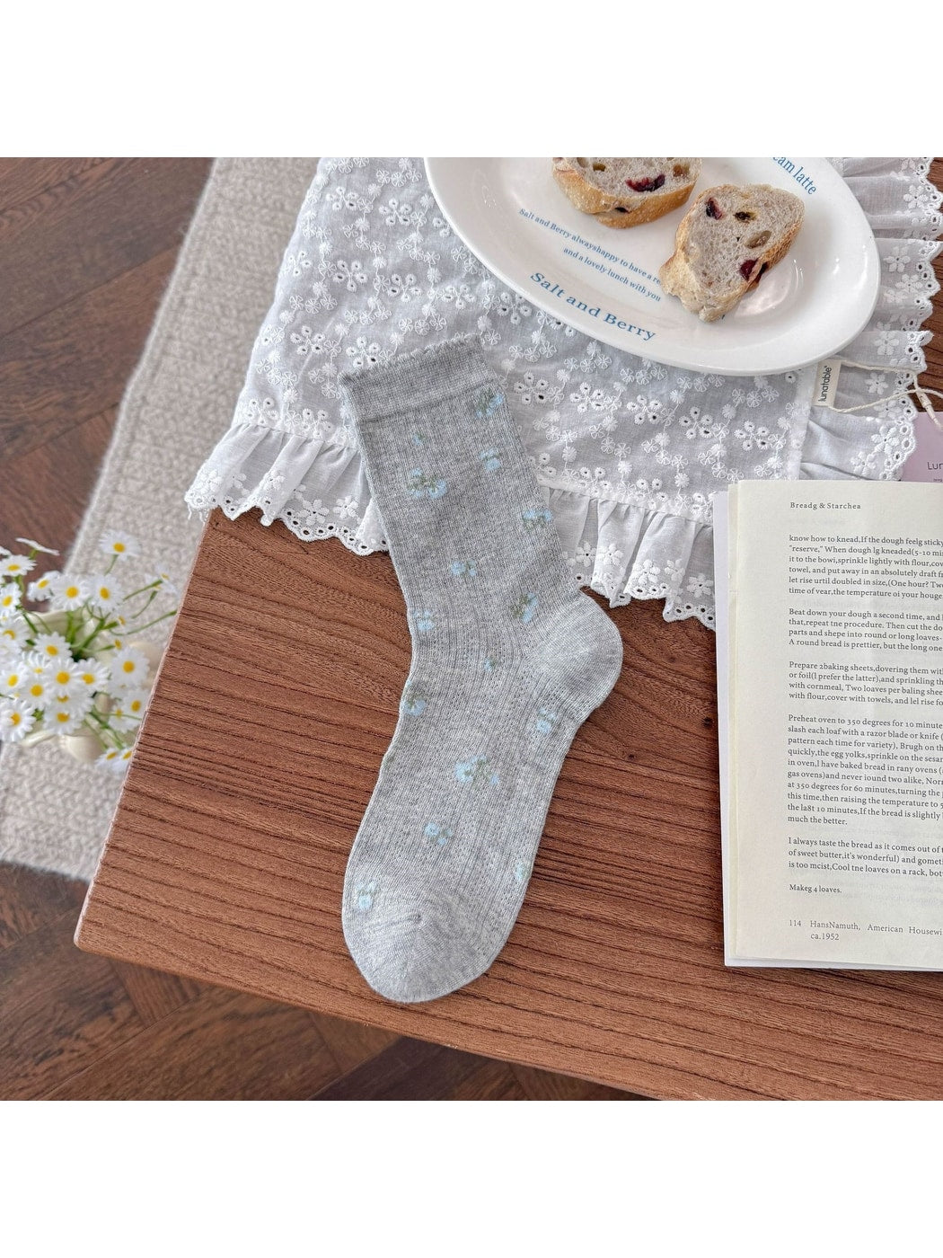 Rufia - Ditsy Floral Scalloped Trim Socks