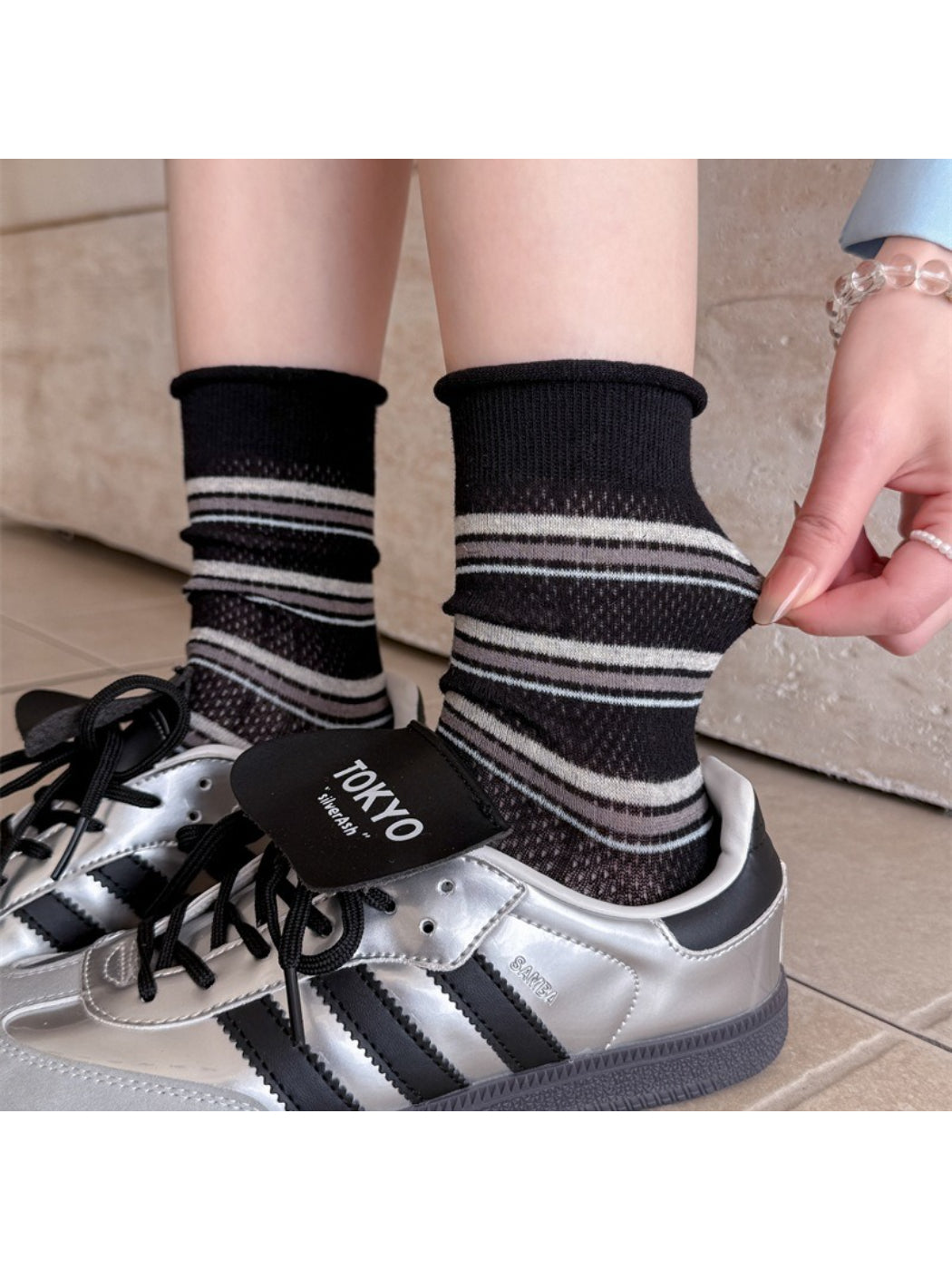 Close-up of Rufia rolled edge stripe socks heel and toe area in navy color