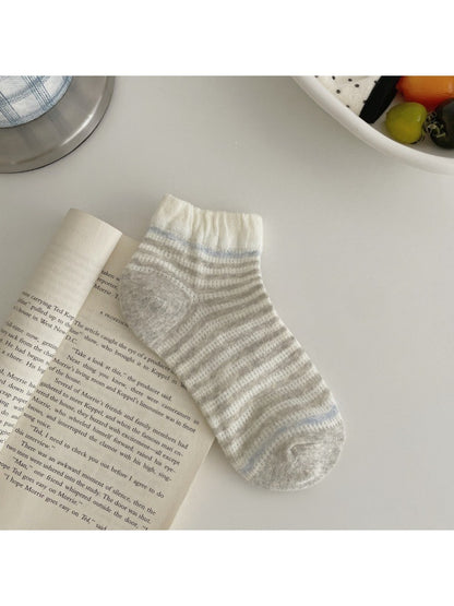 Rufia - Cute Polka Dot Ruffle Ankle Socks