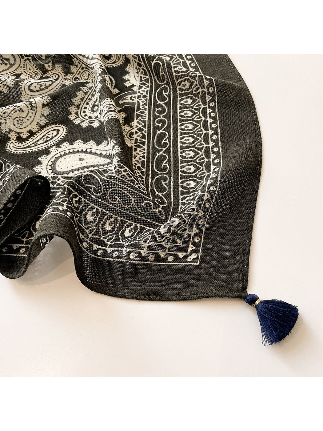 Scarvii - Intricate Styling Paisley Print Square Scarf