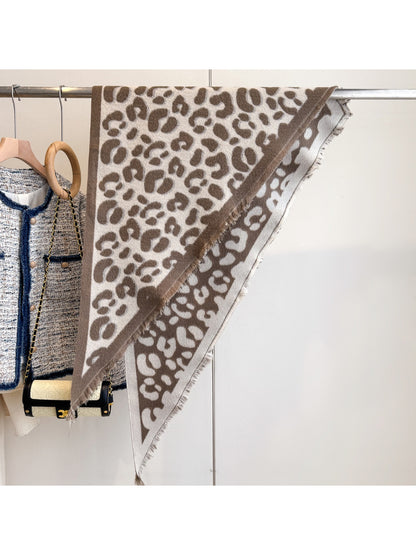 Scarvii - Leopard Pattern Triangle Shawl
