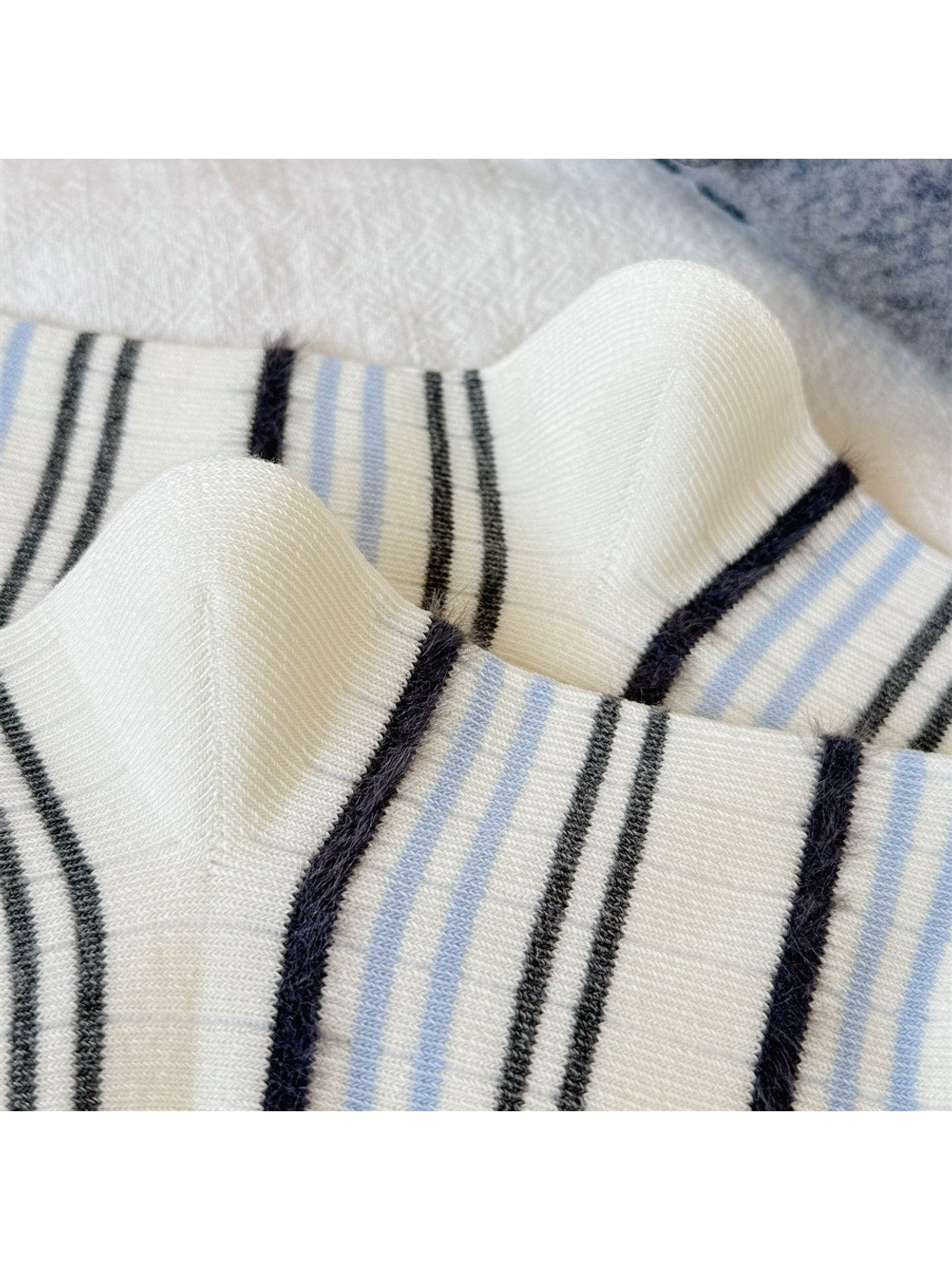 Rufia - Playful Motif Ruffle Crew Socks