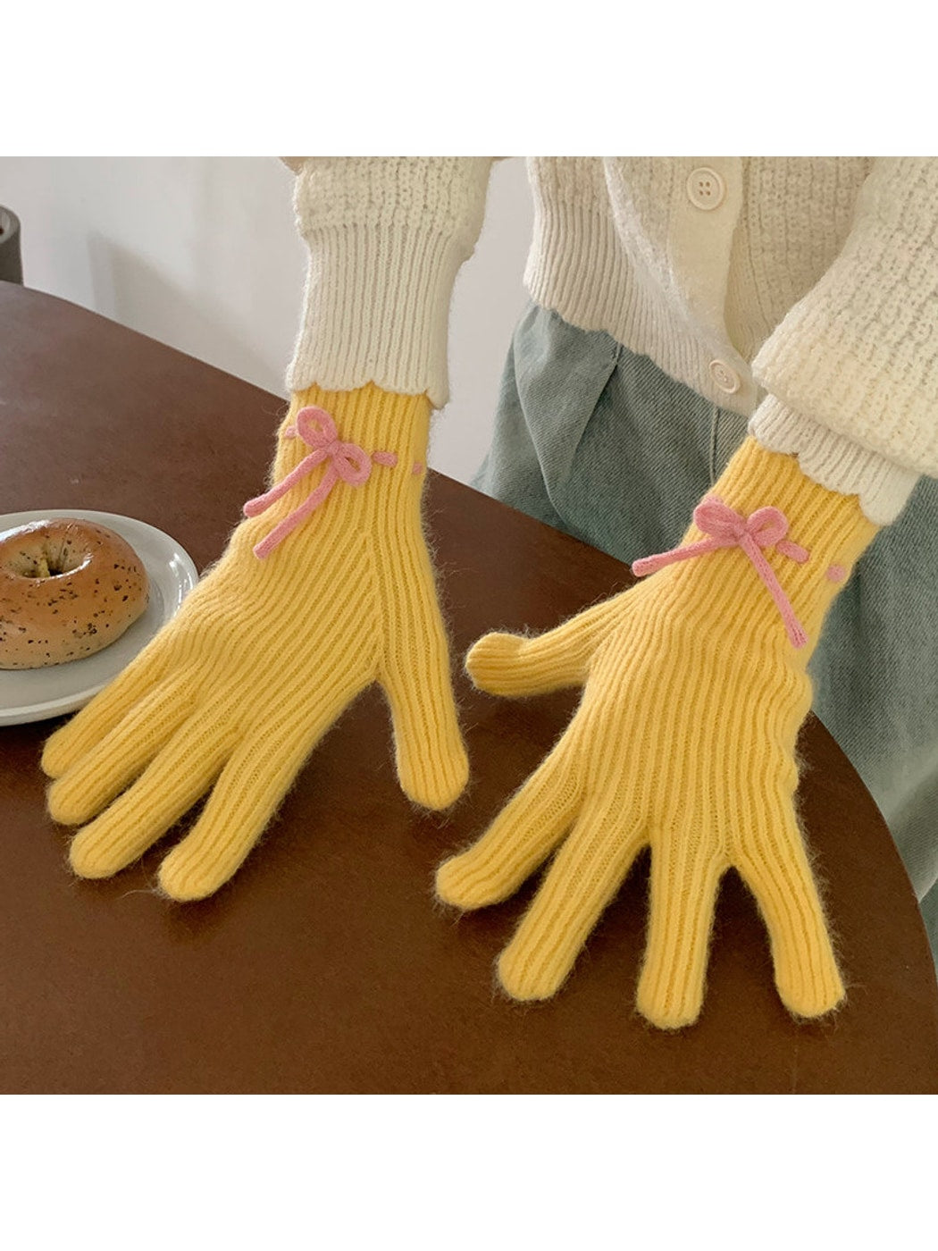 Gloving - Bow Accent Ribbed Wrist Coverage Gloves