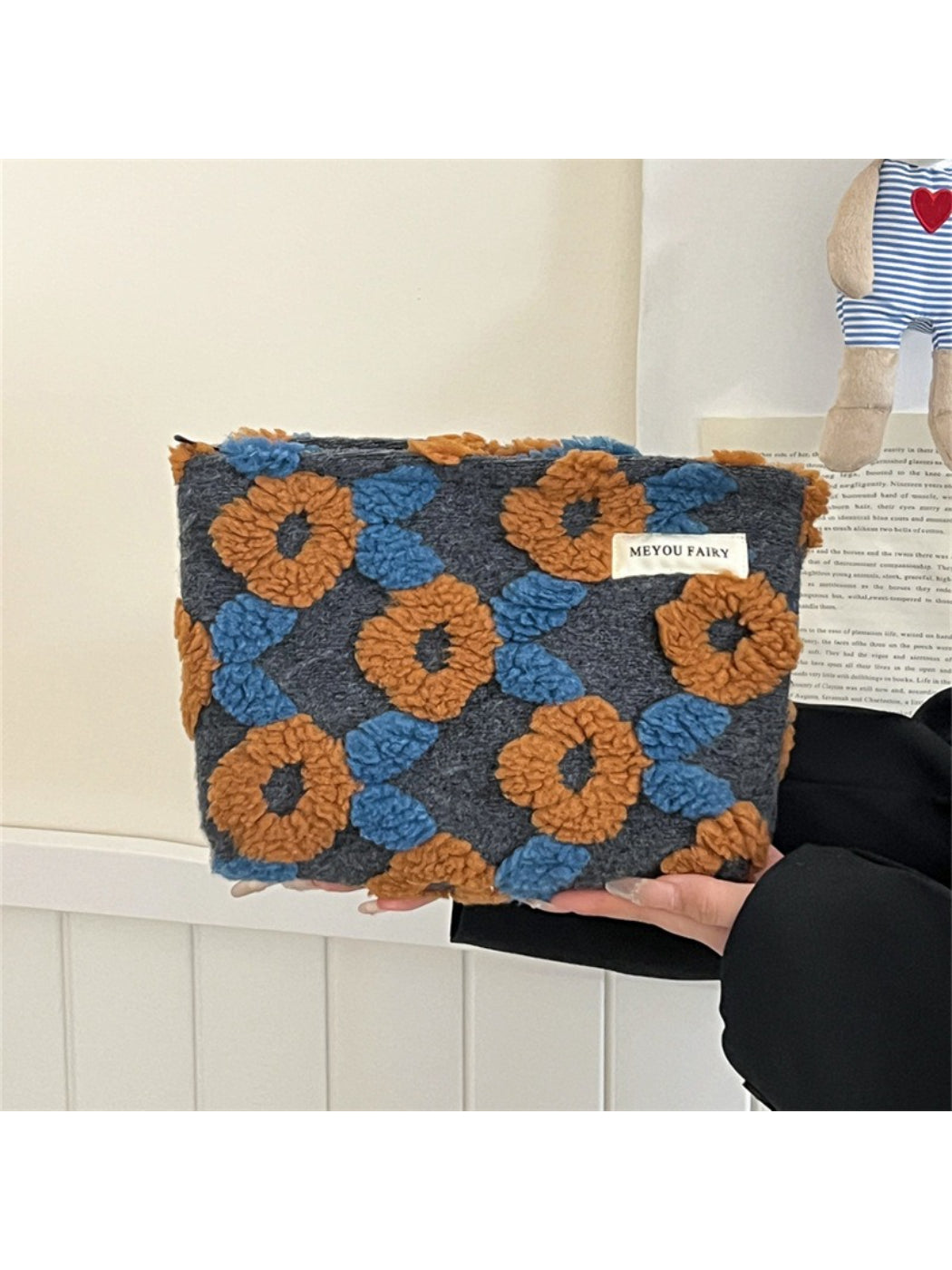 Cosbai - Plush Retro Flower Pouch