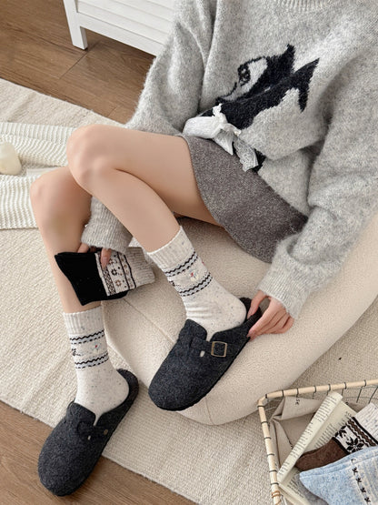 Rufia – Retro Mid-Calf Socks with Snowflake Pattern
