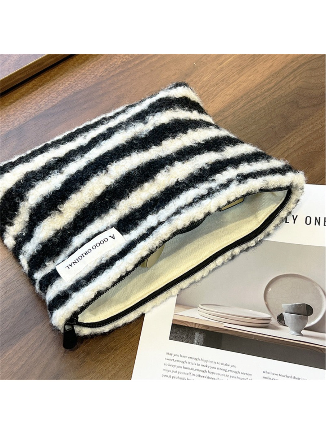 Cosbai - Soft Stripe Zip Pouch