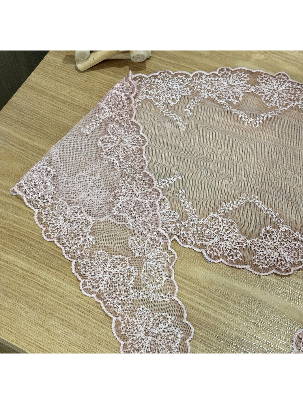 Scarvii - Floral Print Lace Trim Solid Triangle Bandana