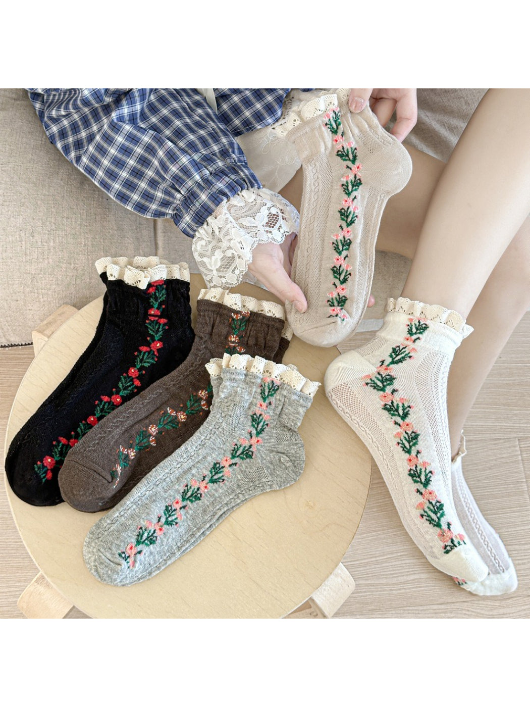 Rufia - Lace Trim Embroidered Floral Crew Socks product image 1