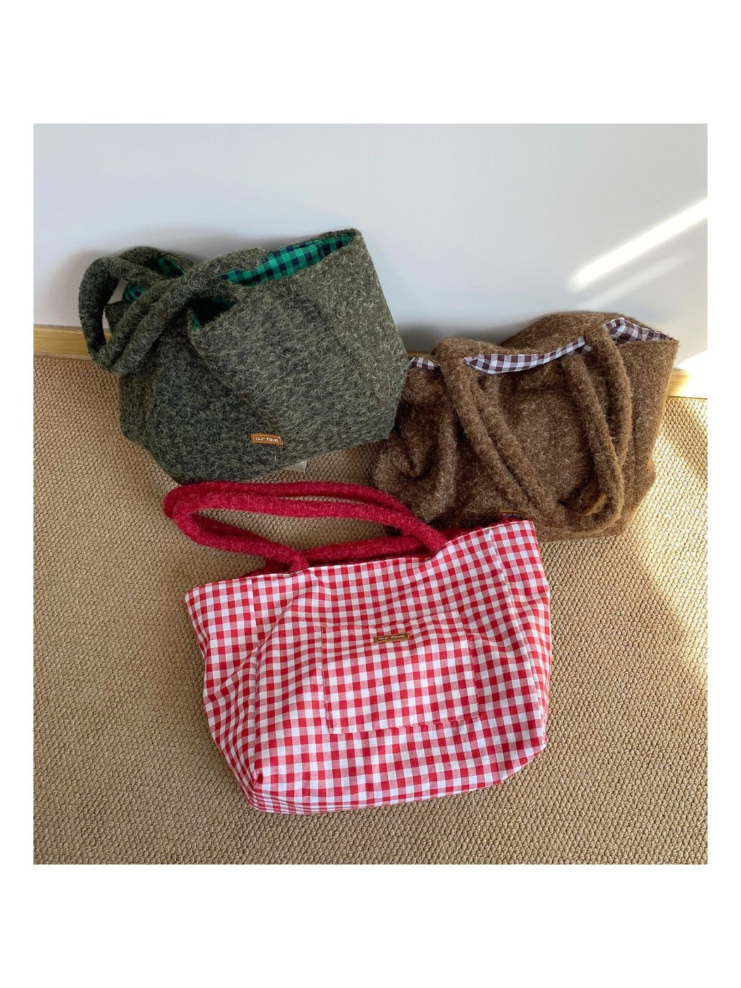 Cosbai – Plush Tote Bag with Checkered Lining