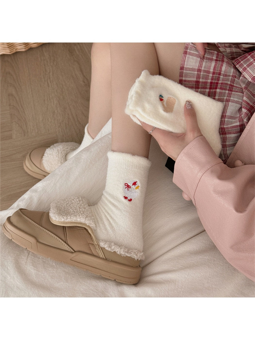 Rufia - Embroidered Goose Motif Casual Crew Socks