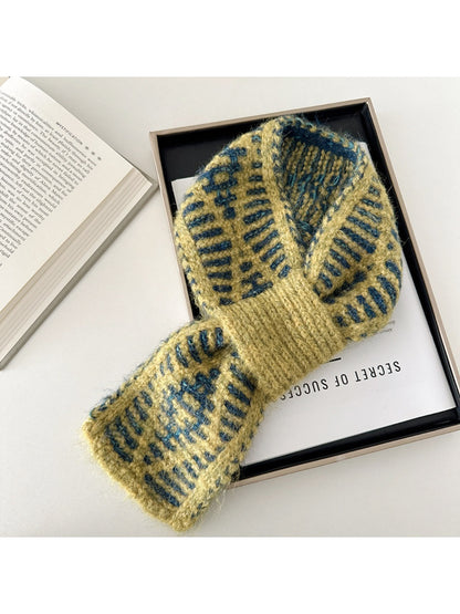Scarvii - Two-Tone Knitted Scarf with Slip-Through Design