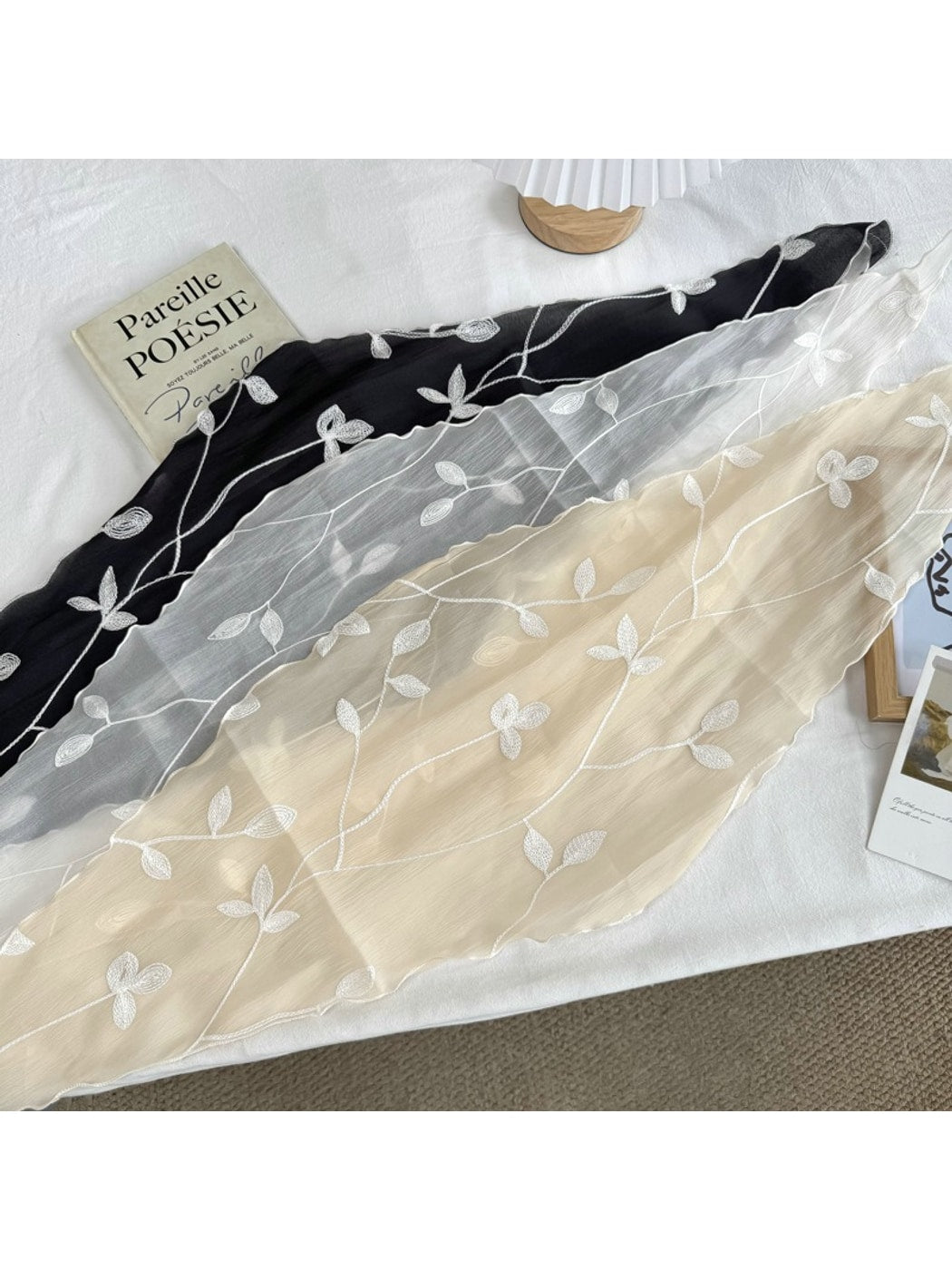 Scarvii - Embroidered Leaves Pattern Diamond-shaped Scarf