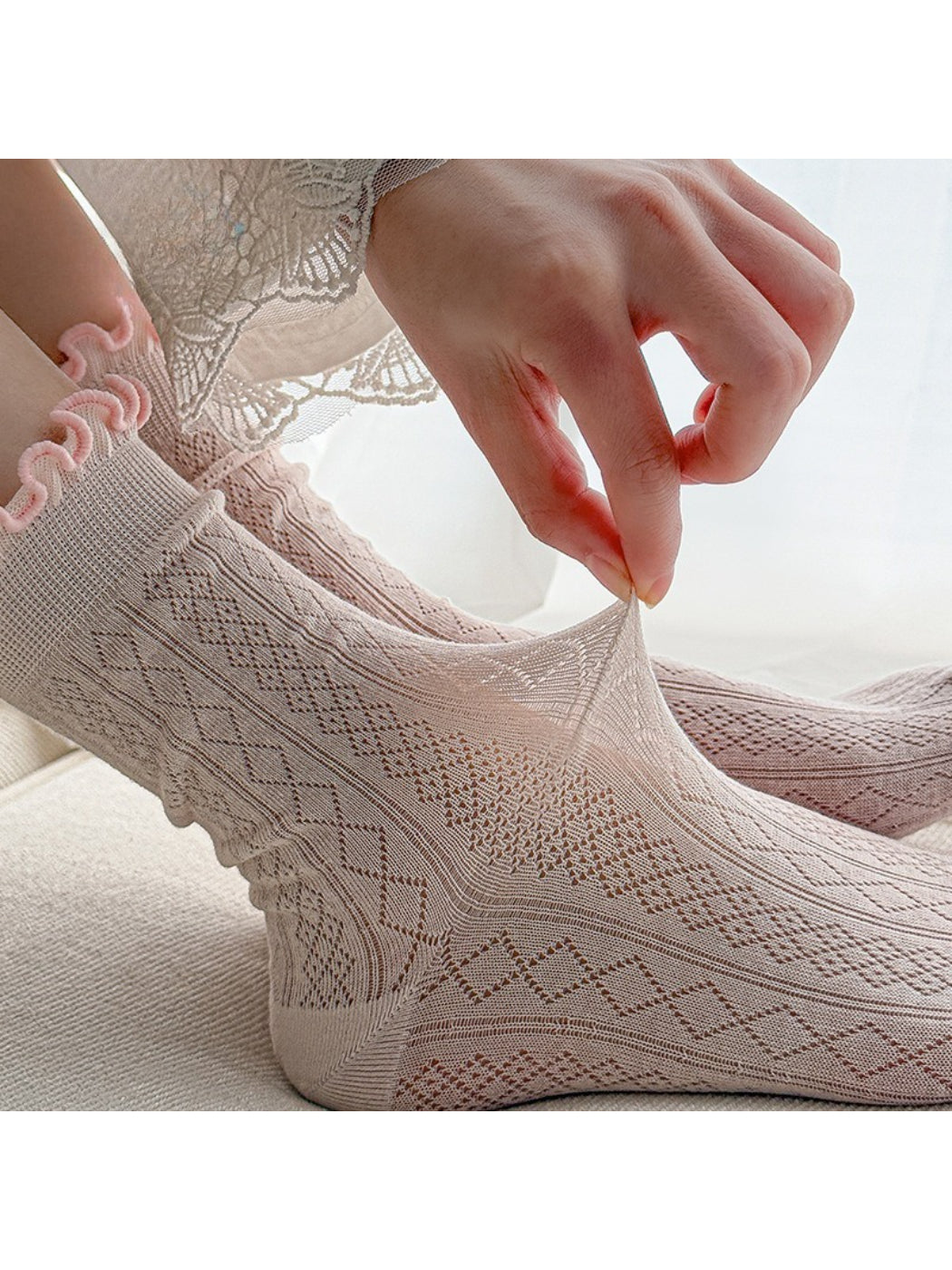 Rufia - Romantic Lace Texture Sheer Crew Socks product image 1