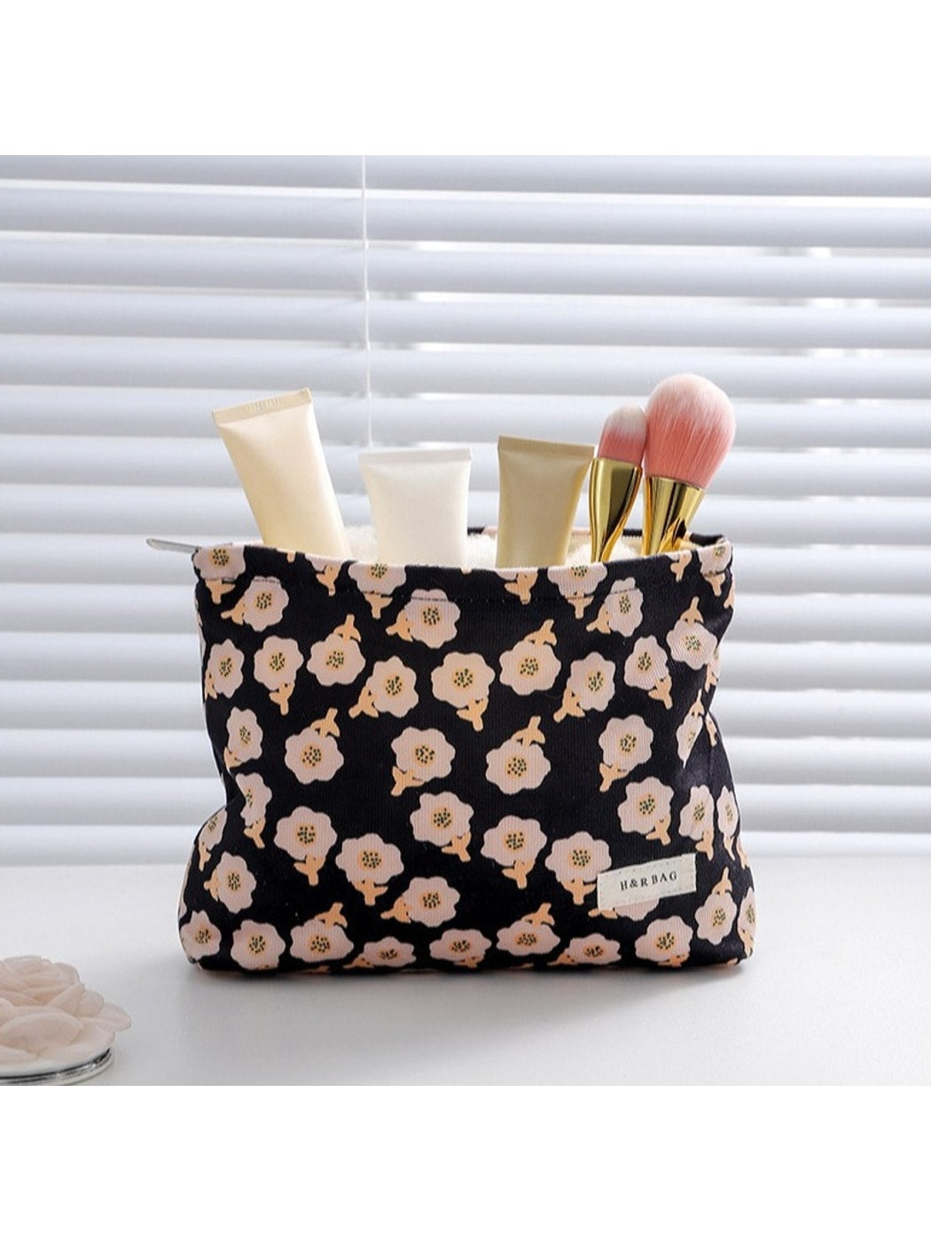 Cosbai - Vintage Floral Print Handheld Makeup Bag