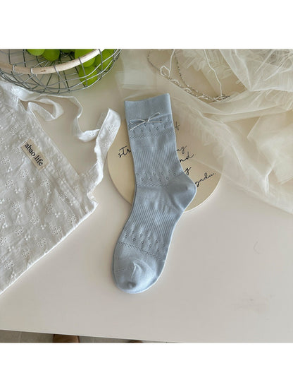 Close-up of bow accent on Rufia delicate texture socks