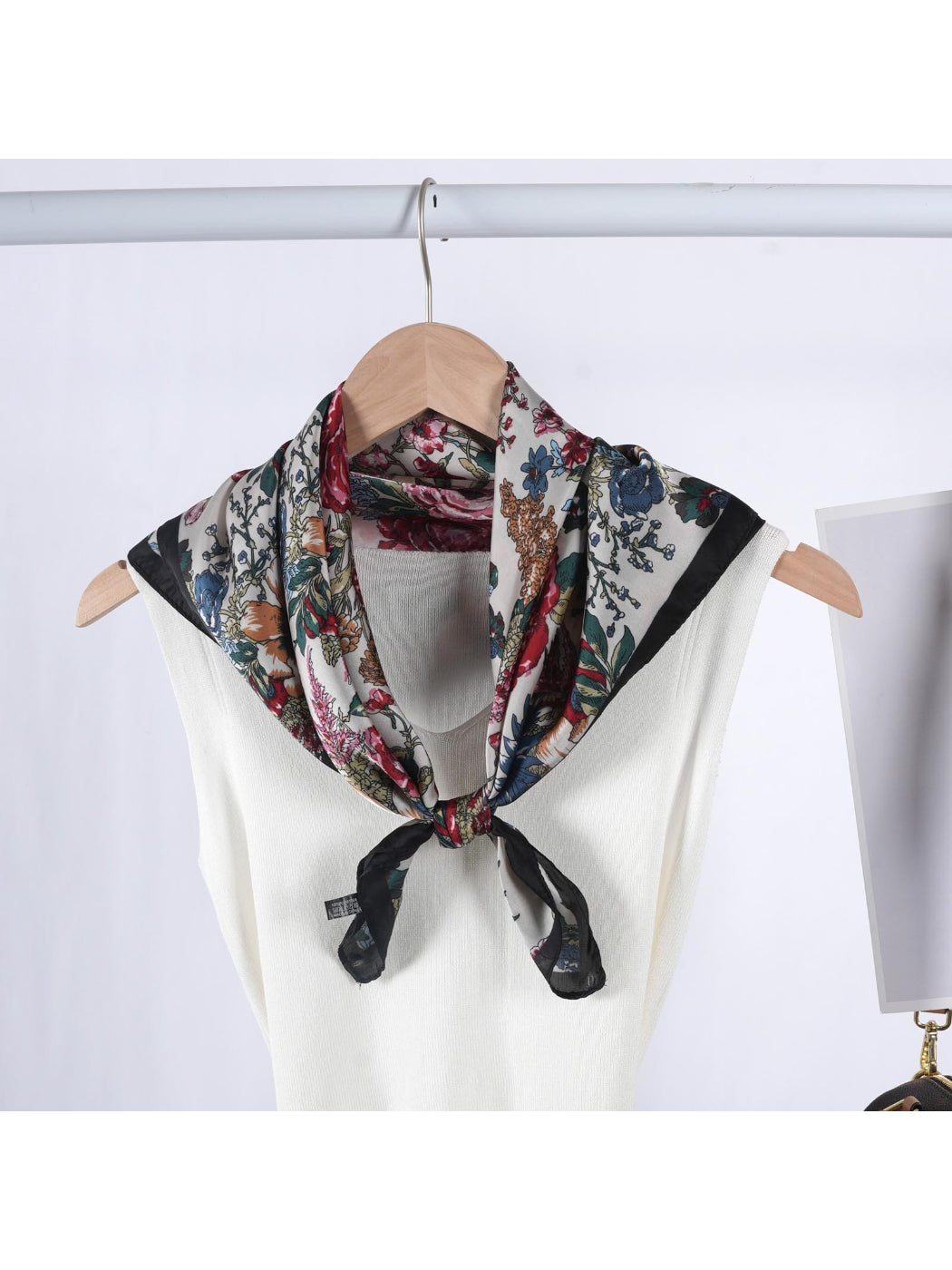 Scarvii - Vintage Garden Floral Square Scarf