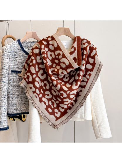 Scarvii - Leopard Pattern Triangle Shawl