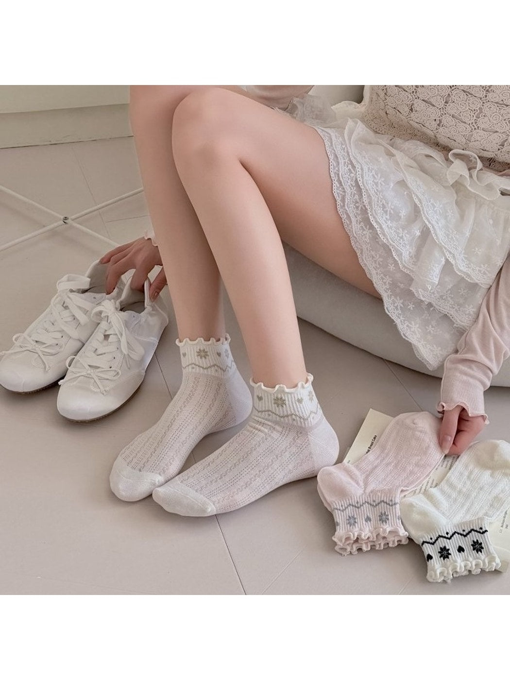 Rufia - Scalloped Edge Mesh Women's Ankle Socks