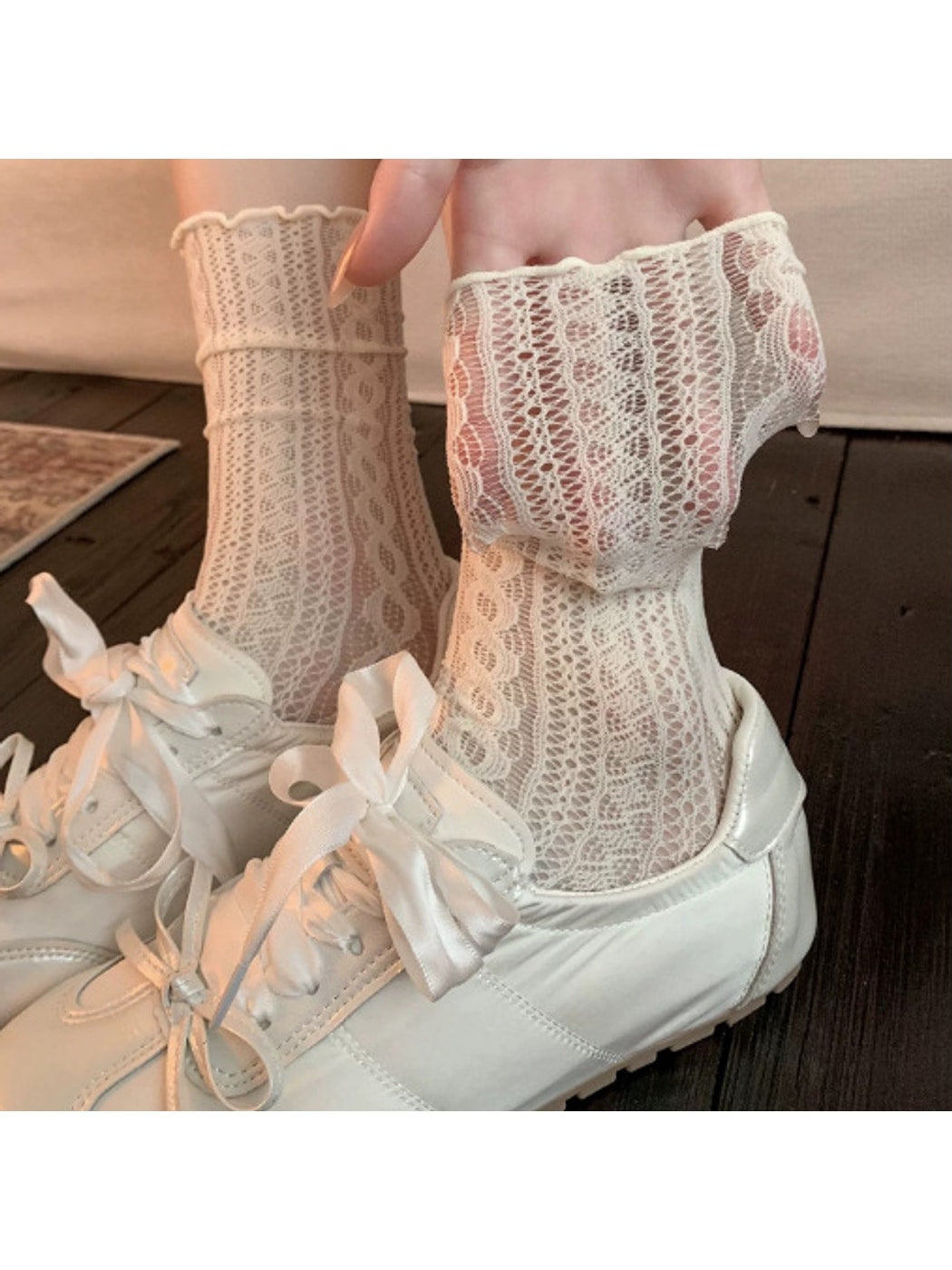 Rufia - Elegant Lace Hollow Ruffle Crew Socks