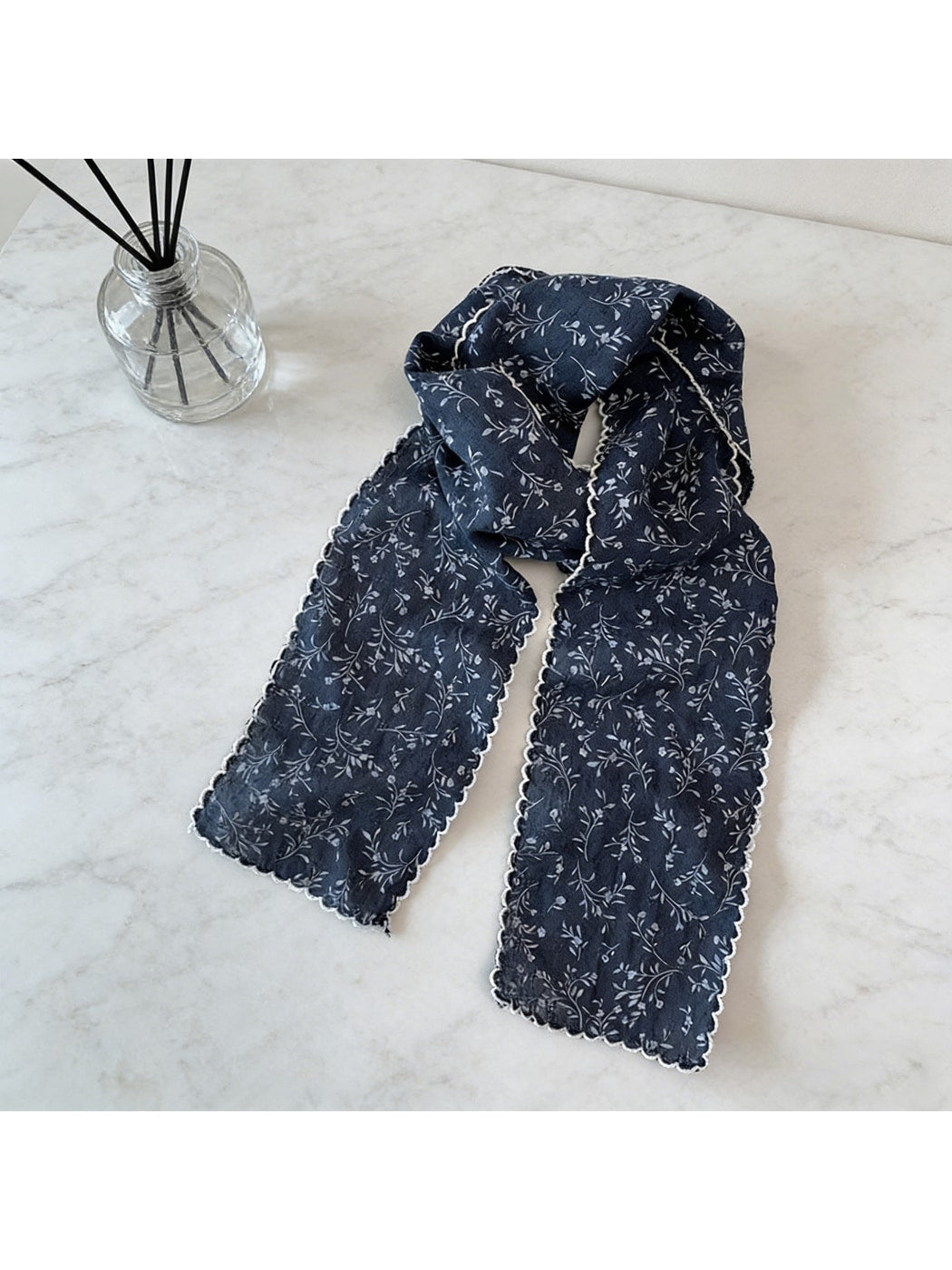 Scarvii - Floral Print Slim Neck Scarf