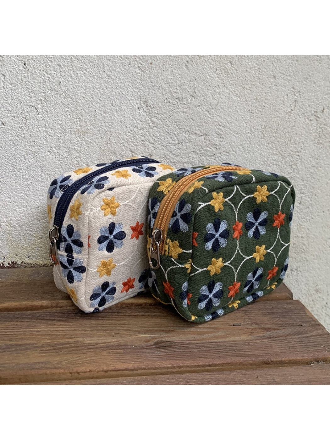 Cosbai - Retro Floral Square Pouch