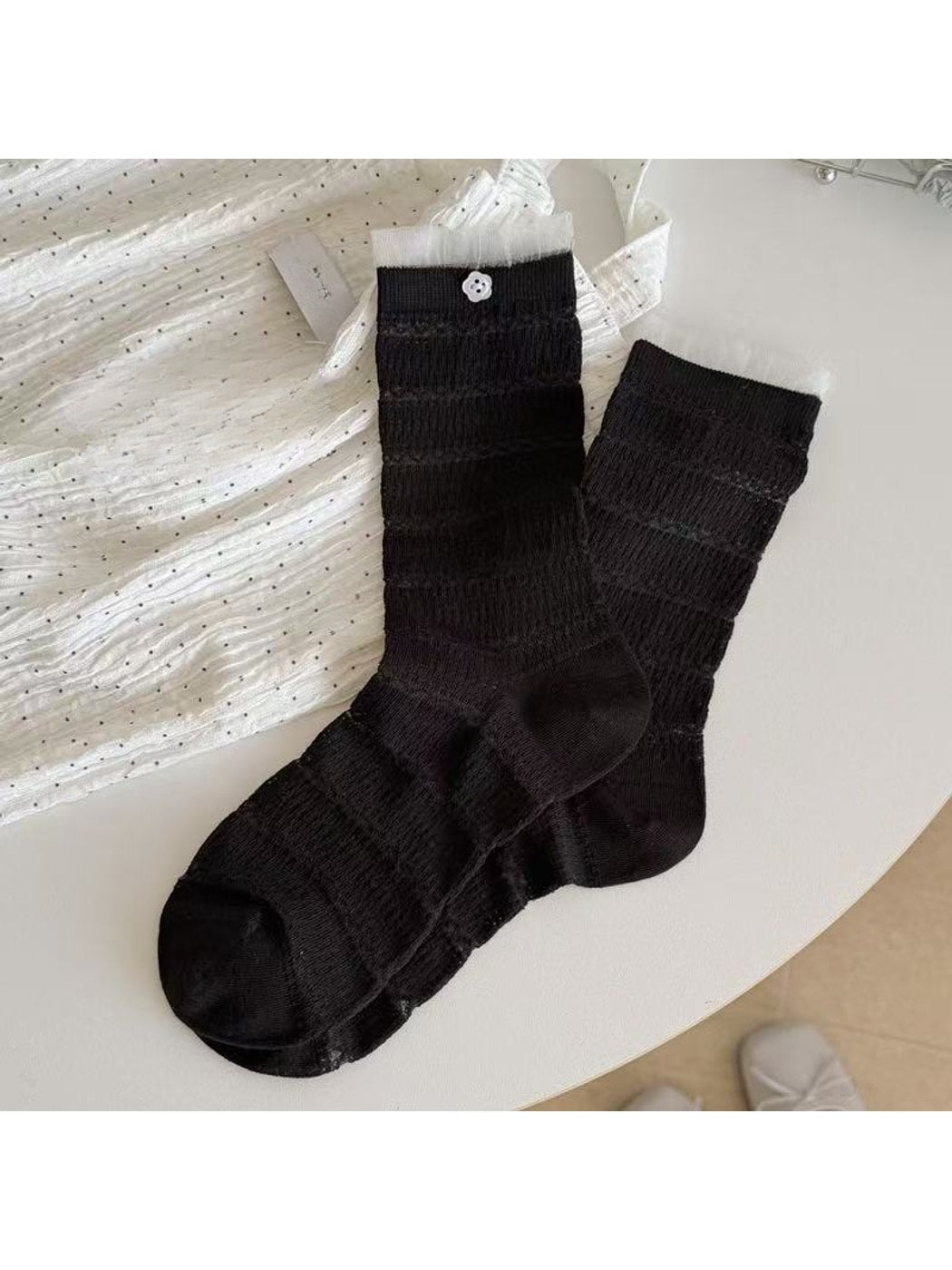 Rufia - Sweet Lace Edge Solid Color Crew Socks