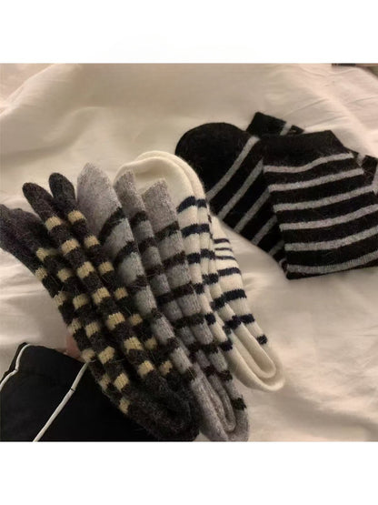 Rufia - Soft Check Pattern Knit Gloves