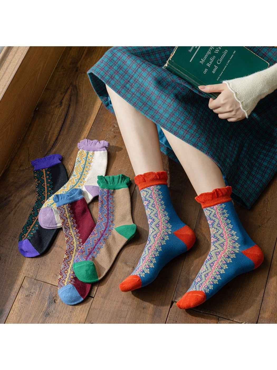 Rufia - Retro Pattern Ruffle Crew Socks