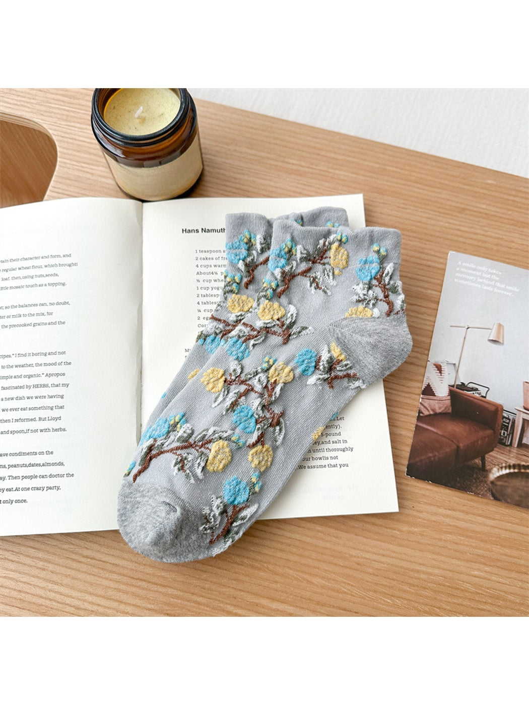 Rufia - Elegant Floral Pattern Ankle Socks