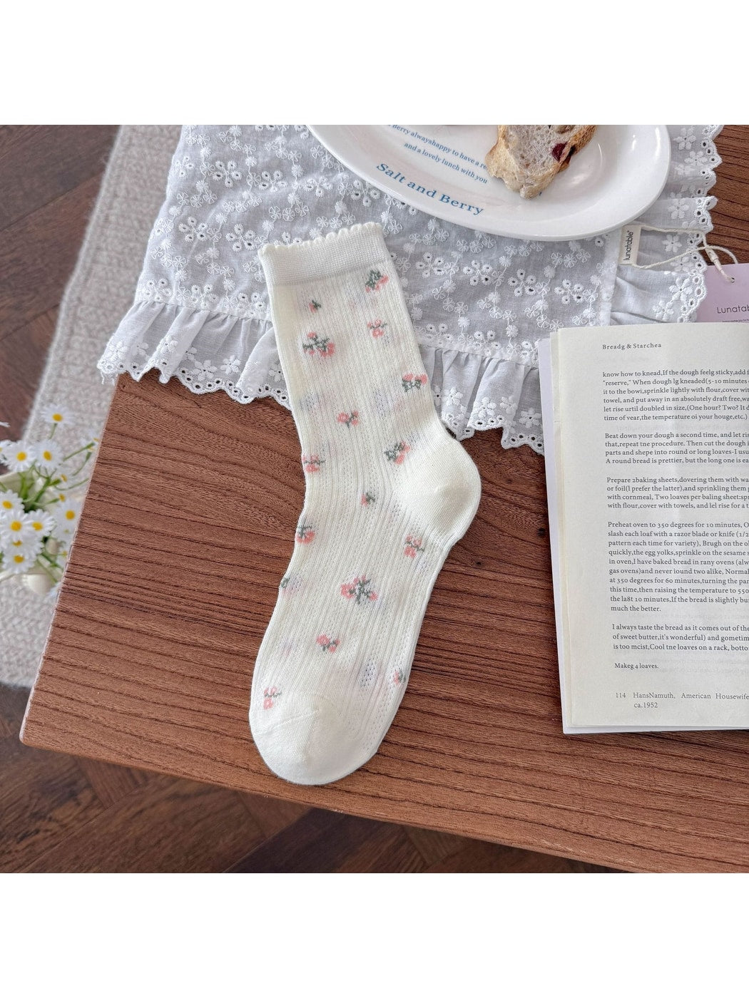 Rufia - Floral Scalloped Trim Crew Socks
