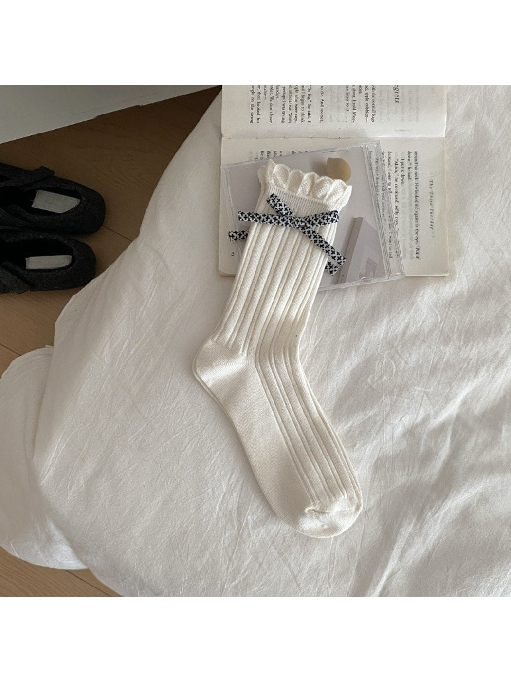 Rufia - Cross Pattern Bow Accent Ribbed Crew Socks