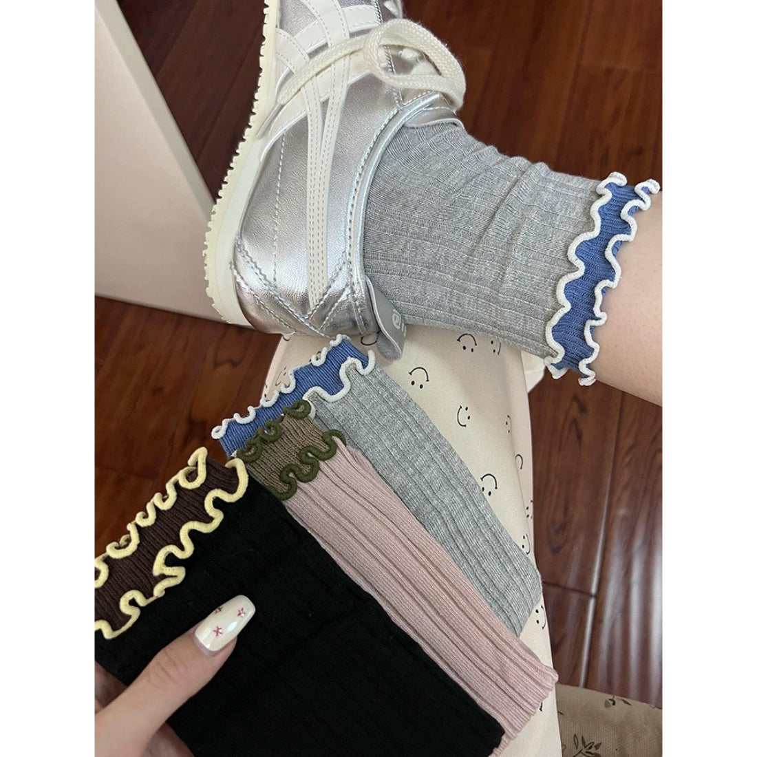 Rufia contrast wave trim long socks displayed with packaging