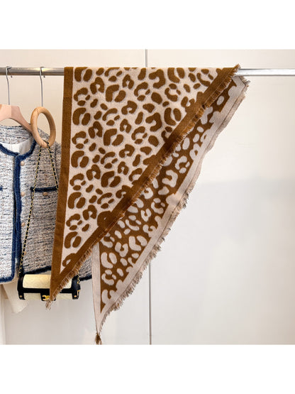 Scarvii - Leopard Pattern Triangle Shawl