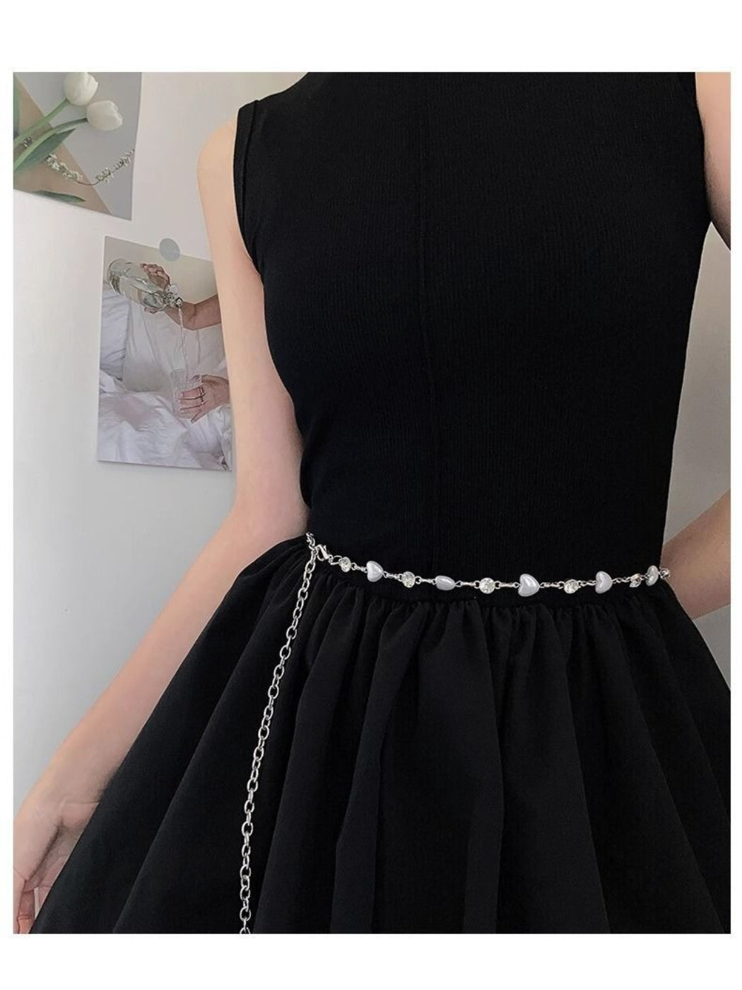 Side view of Beco delicate heart chain waist belt on model's waist