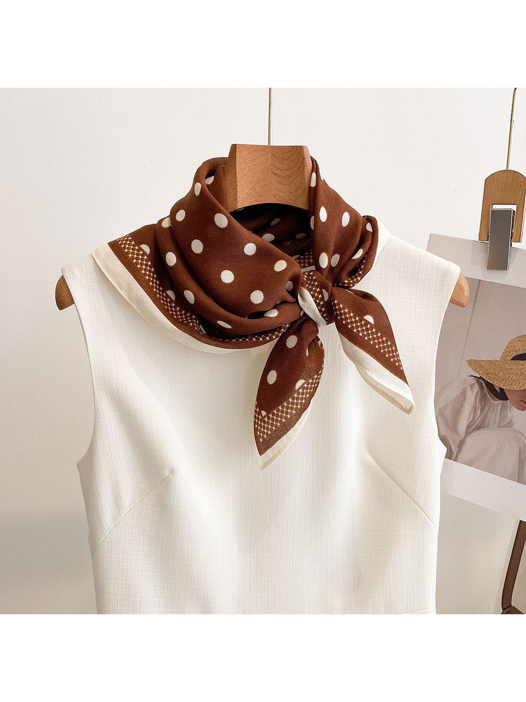 Scarvii Retro Polka Dot Pattern Square Scarf product image