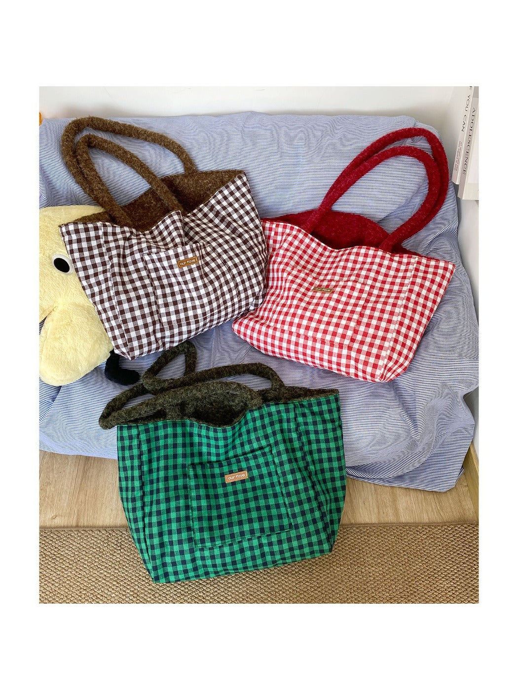 Cosbai – Plush Tote Bag with Checkered Lining