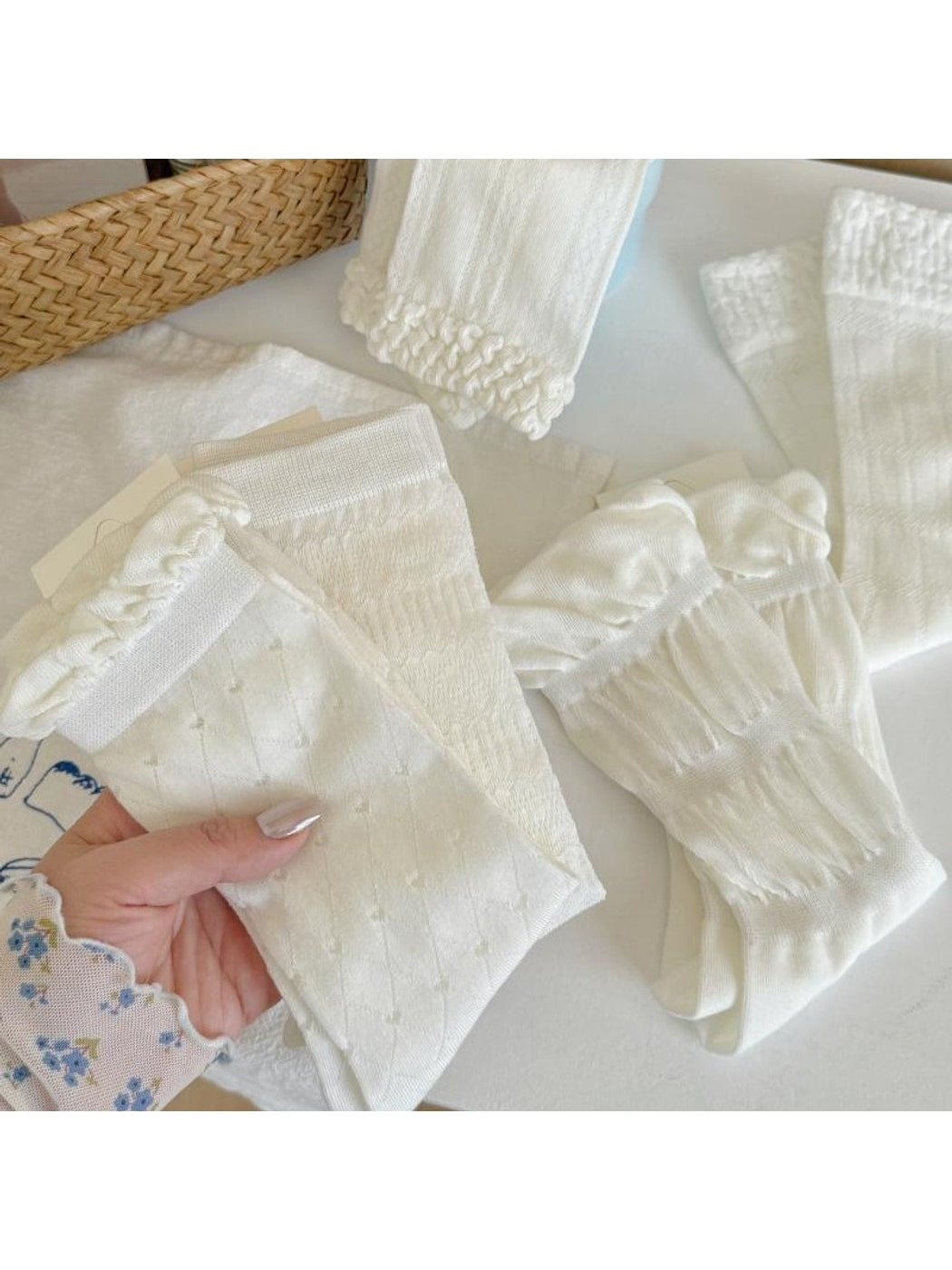Rufia - Minimalist Ruffled Cuff White Crew Socks