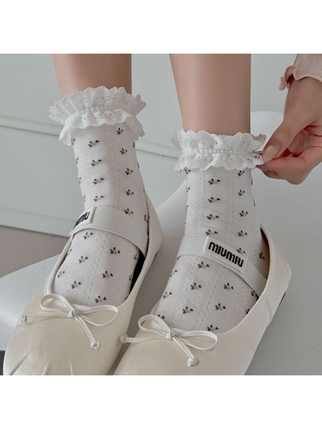 Rufia - Lace Trim Floral Mid Calf Socks