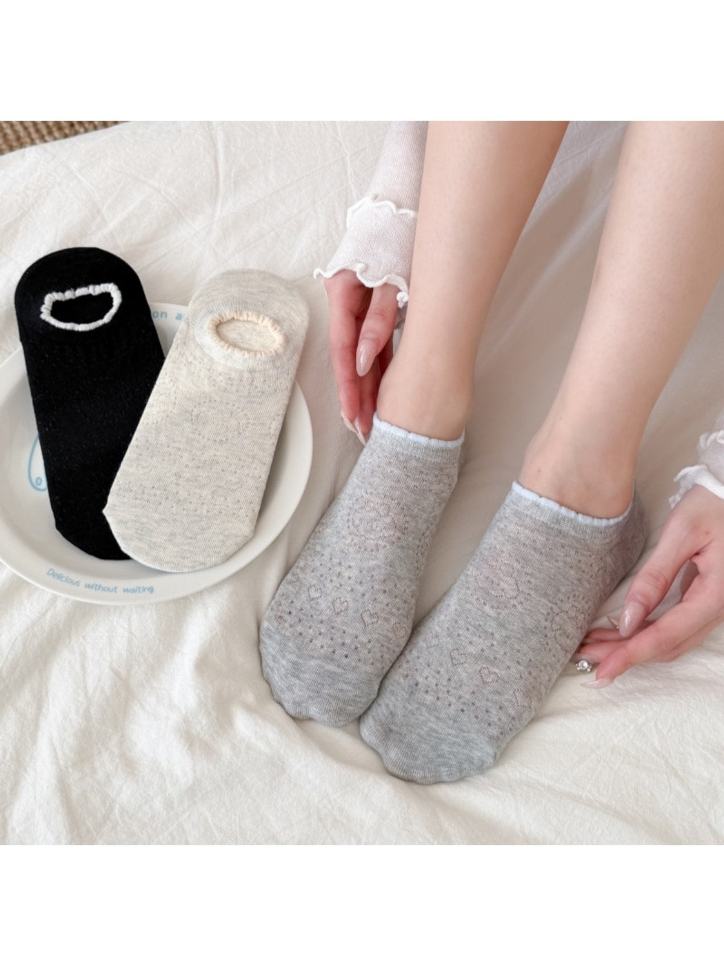 Rufia - Women's Mesh Pattern Detail No Show Socks