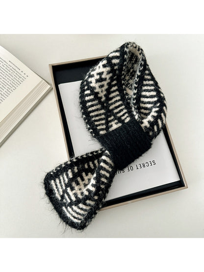 Scarvii - Two-Tone Knitted Scarf with Slip-Through Design