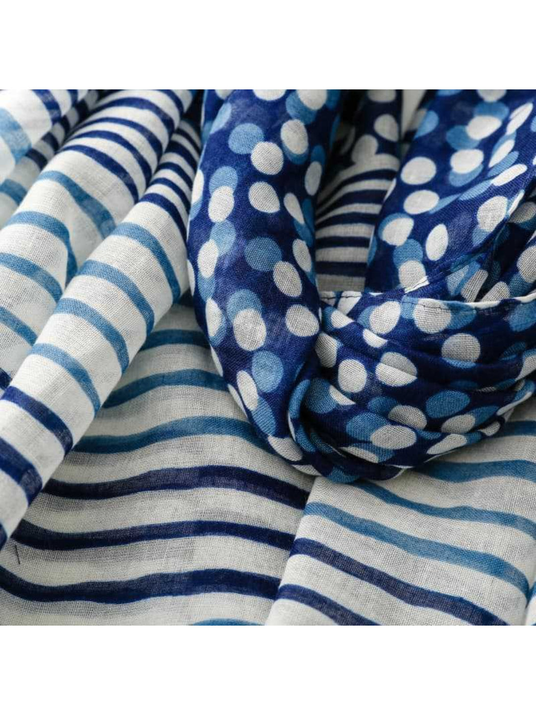 Scarvii - Refined Dot Pattern Everyday Scarf
