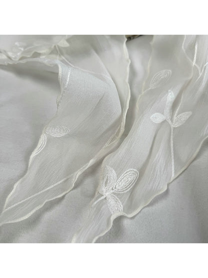 Scarvii - Embroidered Leaves Pattern Diamond-shaped Scarf