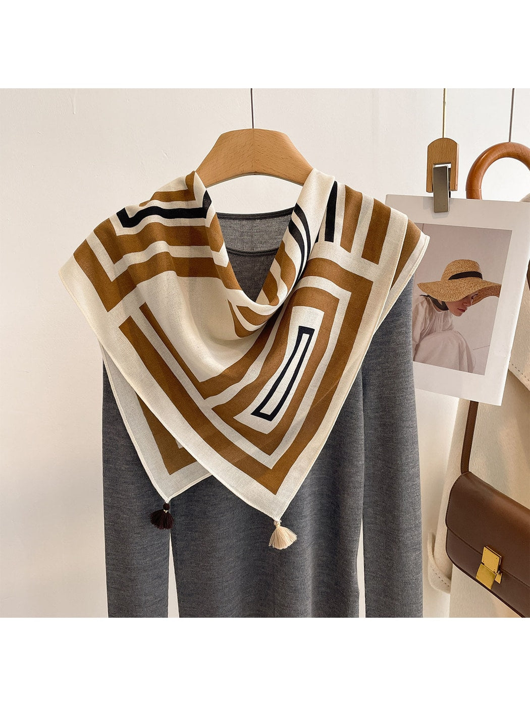 Scarvii - Retro Geometric Print Tassels Square Scarf