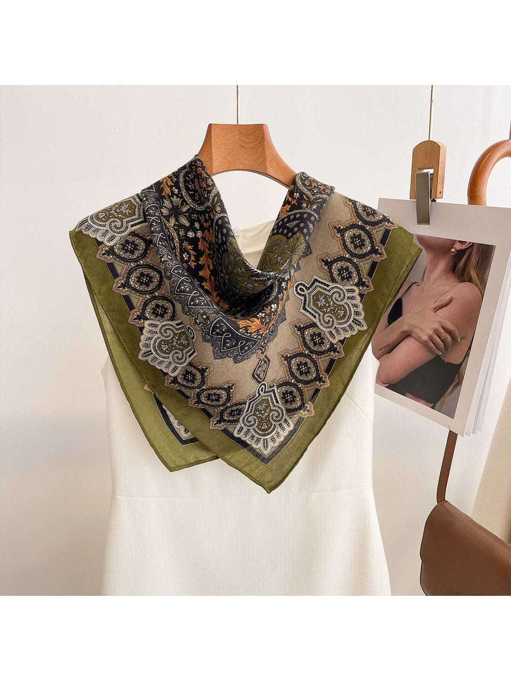 Scarvii Retro Geometric Print Fashion Square Scarf product image
