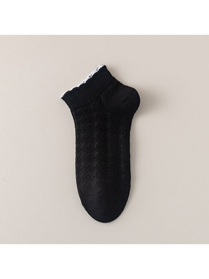 Rufia - Scalloped Cuff Solid Color Low Ankle Socks